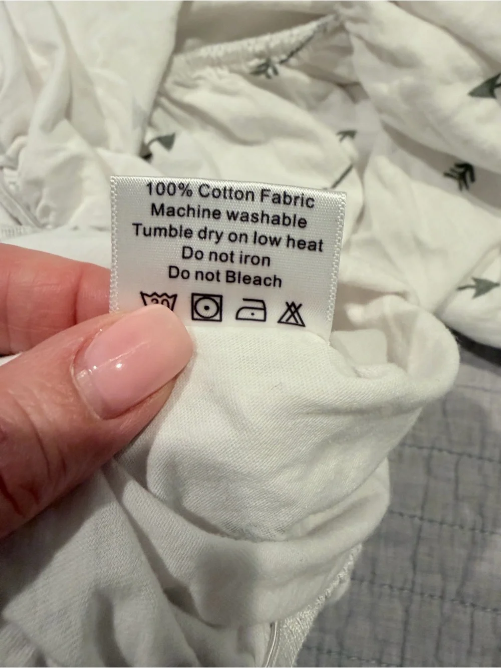 White Crib Fitted Sheet with Gray Arrow Print